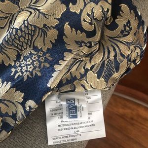 blankets, sheets and sets of curtains